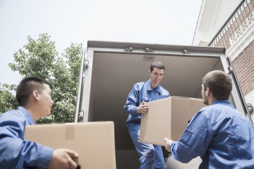 Organized storage space in Oldmalden with flexible unit options